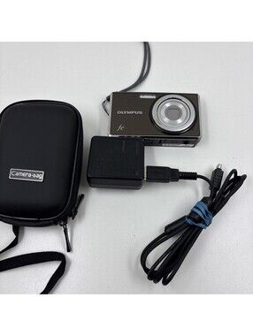 Olympus FE-4020 Digital Camera Warm Gray W/ battery and charger Tested Works